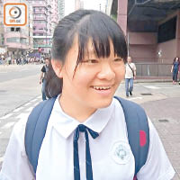 市民點睇<br>鍾小姐（學生）<br>「好難先夾到一次，自己冇夾中過，都驚啲內地機（夾公仔）會流入香港。」