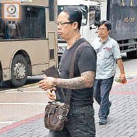 男被告袁錦全被控一項襲警罪。