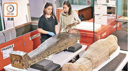 內斯達華狄特木乃伊及其棺木是今次展覽其中兩件珍貴展品。（胡家豪攝）