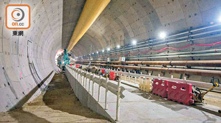 屯門至赤鱲角連接路北行隧道的連接通道工程。