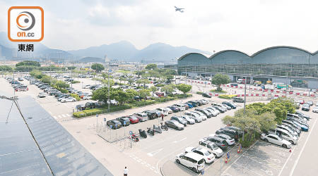 三跑工程將影響機場停車場約一千個泊位。（資料圖片）