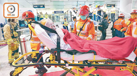 演習模擬乘客受傷情況。