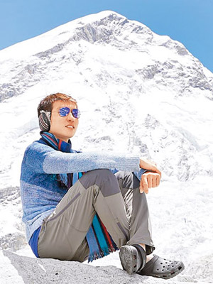 物理治療師吳俊霆成功挑戰海拔八千八百多米高的珠峰。（吳俊霆fb圖片）