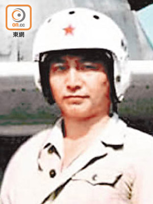 解放軍機師王偉在撞機事件中身亡。