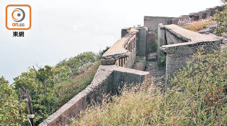 魔鬼山有不少碉堡遺迹，深受野戰迷歡迎。（資料圖片）