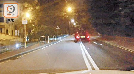 黎智英座駕前晚在何文田嘉道理道逆線行車，路面的箭嘴指示可清楚作證。