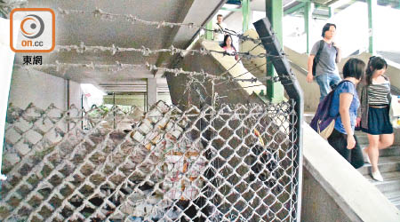 九龍灣站天橋底強姦案的範圍，地政總署指港鐵有責任保養。