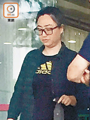 女被告祝文婕（圖）曾向港大校長及業主發出「神的旨意」。（林伊蘭攝）