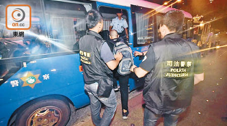 澳門警方在行動中亦拘捕大批人士。
