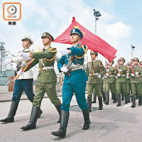 京官指駐軍在佔中期間成為香港的「堅強後盾」。