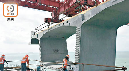 港珠澳大橋至今已發生多宗致命工業意外，被勞工界稱為「奈何橋」。（資料圖片）