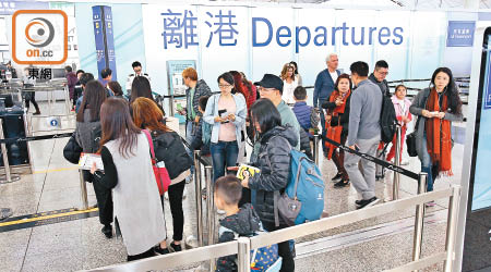 今年一至五月航空公司乘客無法登機的投訴顯著增加，旅遊界議員呼籲航空公司自我檢討。（資料圖片）