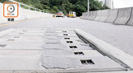 路中石屎渠蓋凹陷致地面不平。（余宏基攝）