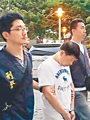 台灣警方拘捕其中一名涉案男子。（互聯網圖片）