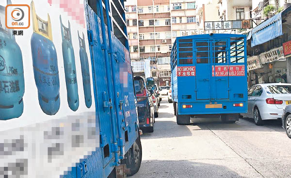 探射燈 石油氣瓶車周街泊隨時變 都市炸彈 東方日報