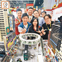 LEGO設有以香港地標為題的積木展覽，以本地色彩吸客。