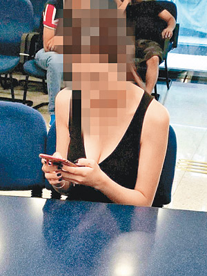 報案女子在警署報案室內被偷拍。（互聯網圖片）