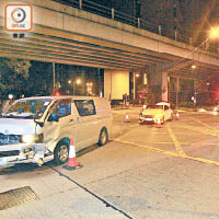 油麻地<br>肇事兩車相撞後，車頭均毀爛。