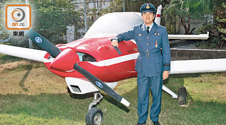擁有小型飛機師駕駛執照的藝人鄧梓峰表示，駕駛小型飛機十分着重天氣情況。（資料圖片）