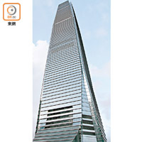 環球貿易廣場為本港最高建築物。（周百燊攝）