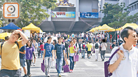 五十一名在首輪遴選未獲派任何學位的考生，覆核成績後跨過大學門檻。（資料圖片）