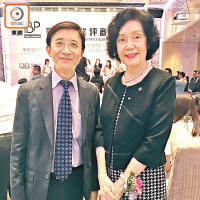 香港國際專業導師協會主席胡芬妮（右）及教育局資歷架構秘書處總經理彭炳鴻（左）齊支持業界人士持續進修。