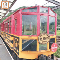 美學之旅成員的行程包括乘搭嵯峨野觀光列車。