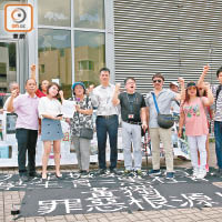 有團體到大學示威，抗議大學生宣揚港獨。