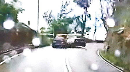 車Cam直擊兩車相撞。（互聯網圖片）