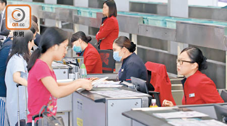 香港快運向民航處申請將機組人員安全培訓課程的期限延長一個月。（何駿軒攝）