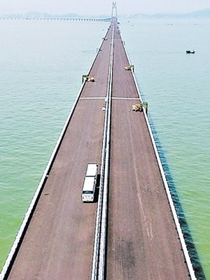 港珠澳大橋內地段主體橋樑工程橋面鋪裝工程已完成。（互聯網圖片）