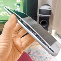 有日本用家聲稱，新購買的iPhone 8 Plus開箱時已出現機身與屏幕分離。（互聯網圖片）