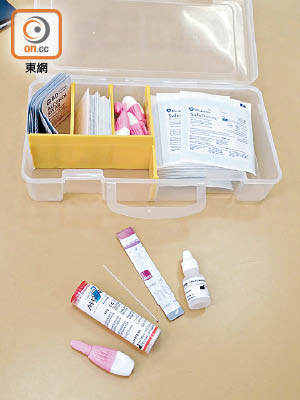 香港愛滋病基金會提供的測試抽取血液檢測。（黃金棋攝）