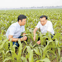 李克強關注民生，曾到山東德州的家庭農場考察。（資料圖片）