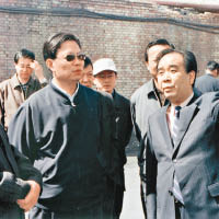 趙樂際（左二）在青海工作卅多年。（互聯網圖片）