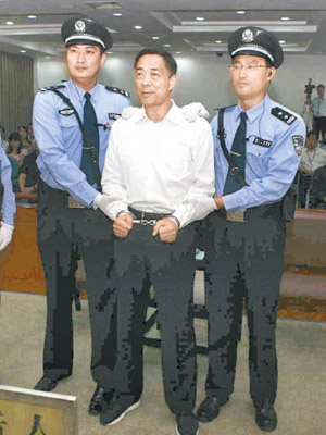 前重慶市委書記薄熙來（右二）涉貪涉賄，被判無期徒刑。