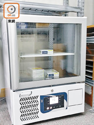 藥用雪櫃可準確地維持溫度在攝氏二至八度之間。（鍾君容攝）