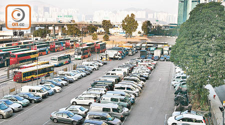 近年短期租約停車場及商用車位不斷減少。