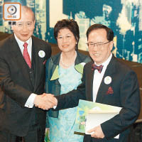 李國寶（左）曾擔任曾蔭權競選辦公室主任，積極協助他角逐特首一職。