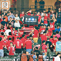 上月香港足球代表隊對馬來西亞的賽事，再有球迷噓國歌並展示港獨橫額。