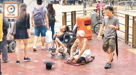 元朗市中心曾出現殘障的內地乞丐。