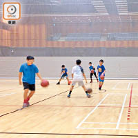 室內籃球場成炒家目標之一，私人籃球班大受影響。