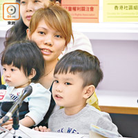 有越南新移民家庭望能簡化低收入津貼的申請程序。
