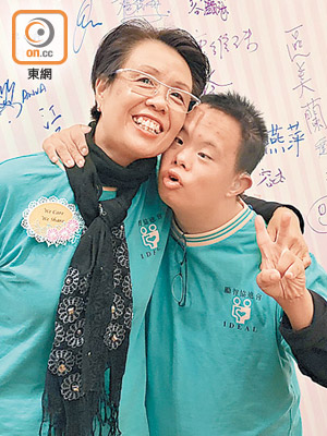 趙太（左）冀政府可增加對智障人士的社區照顧服務和設立個案經理。（周翠怡攝）