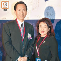 陳智思（左）分享經營家族生意之道，旁為潮州商會青委主任章曼琪。