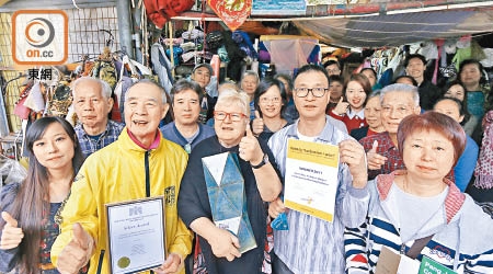 民間方案接連奪得本地及國外的規劃獎項，布販和關注團體促港府正視「棚仔」的價值。（黃知樂攝）