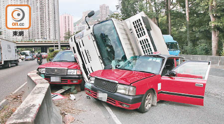 凍櫃貨車司機協助調查。（左錦鴻攝）