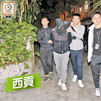 警方在西貢冚外圍波，拘捕一名男子。（郭垂垂攝）