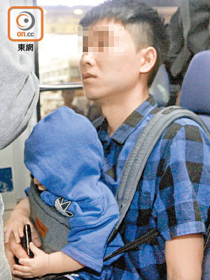 涉案越南漢抱着男嬰犯案。（袁以諾攝）