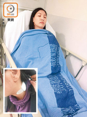 遇襲女導遊需留院治理，小圖為頸部傷痕。（讀者提供）